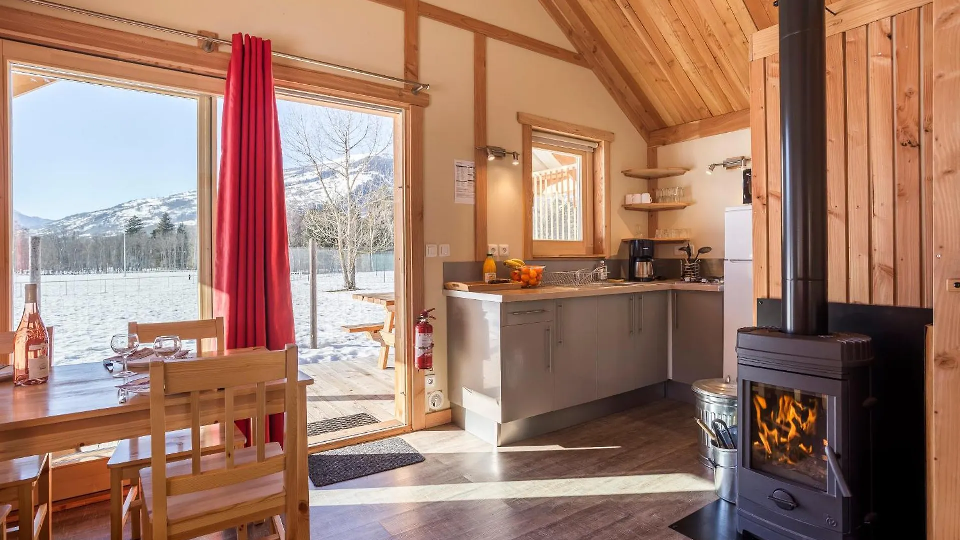 Hotel Huttopia Bozel en Vanoise 0*,  Francia